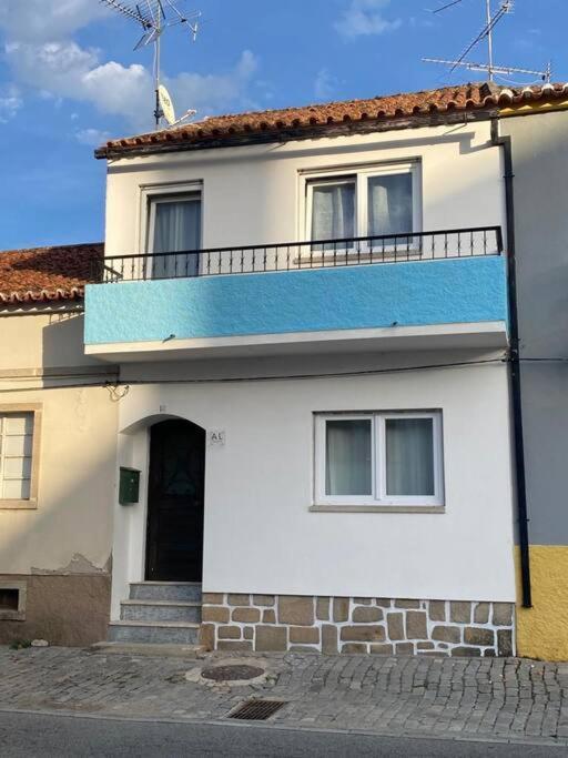 Caminho Da Vila Moradia. Escalos de Cima Exteriör bild