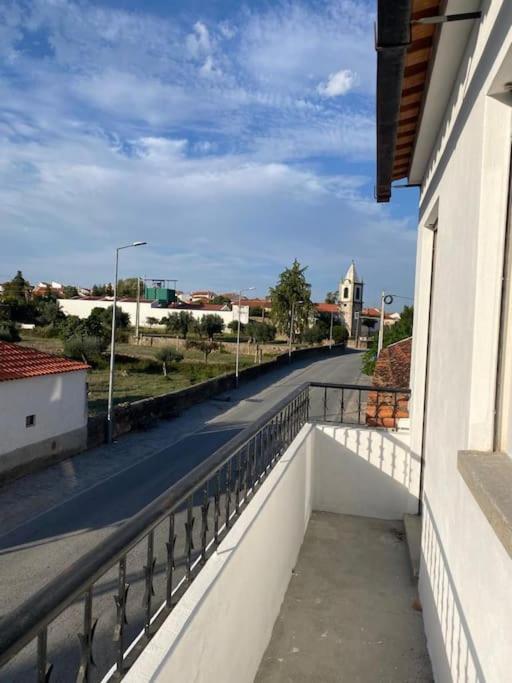 Caminho Da Vila Moradia. Escalos de Cima Exteriör bild